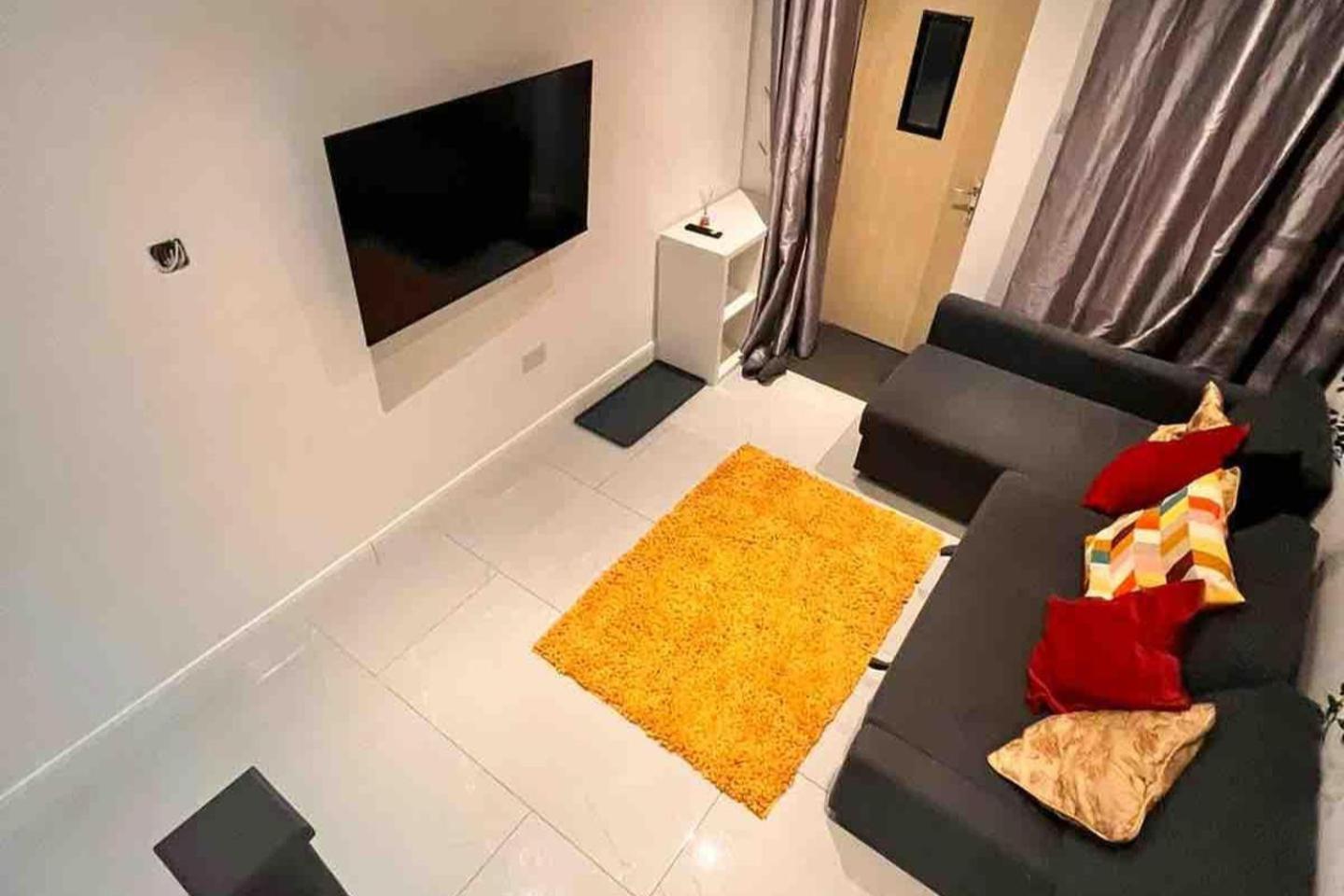 Holiday home 1bedhouse- London-sleeps 4- Close To Attractions